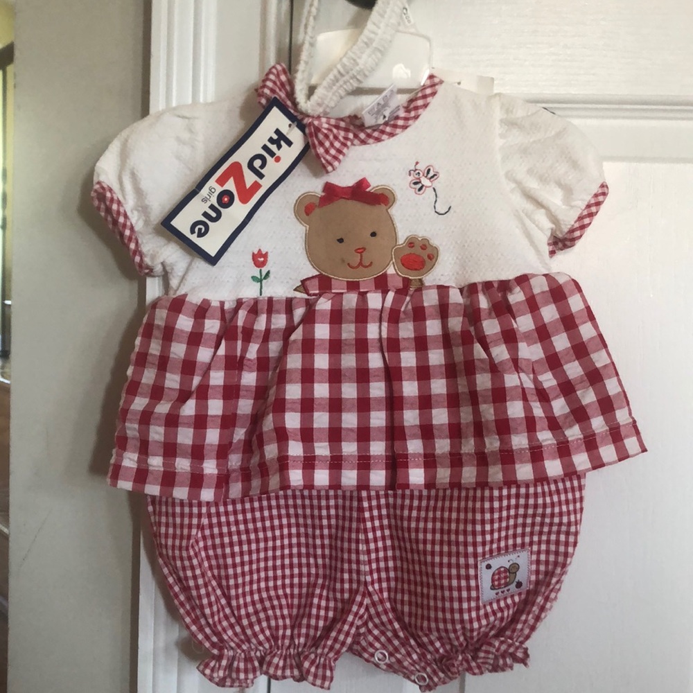 Cute outfit I found unpacking !! Snaps on the bottom. Headband with bow